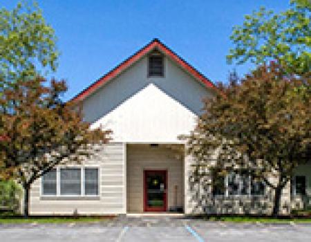 Front entry to the Smith House Health Center