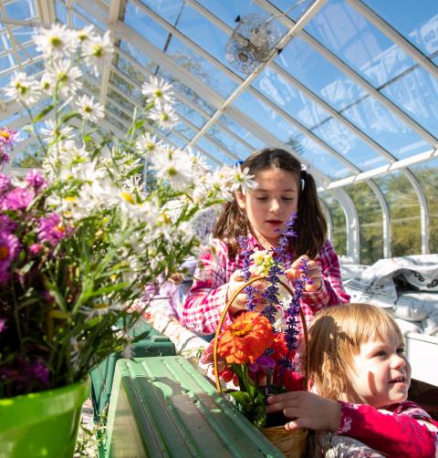 two girls with flowers