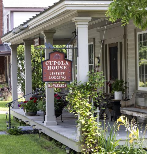 Lakeview lodging sign for Cupola House lodging. 