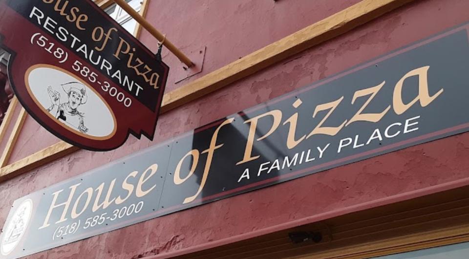House of Pizza exterior sign