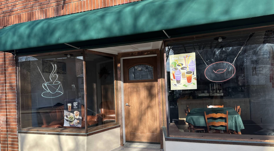 Front entrance of Ticonderoga Bagel & Coffee