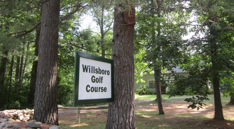 Entry sign for Willsboro Golf Course.