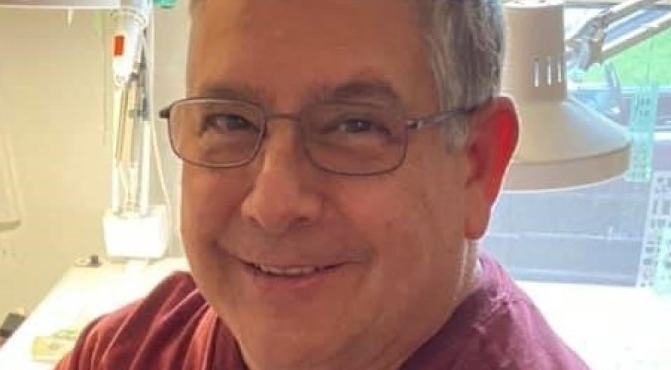 A picture of a smiling man