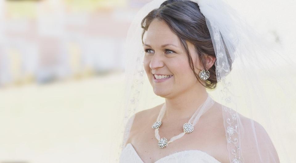 A black and white photo of a bride.