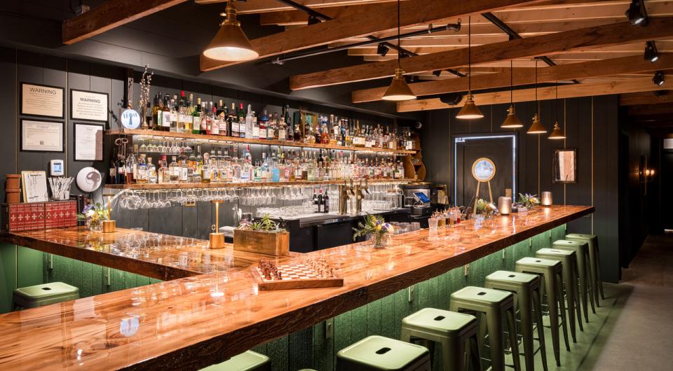 bar