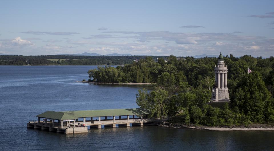 Image of the pier and lighthouse in crown point 