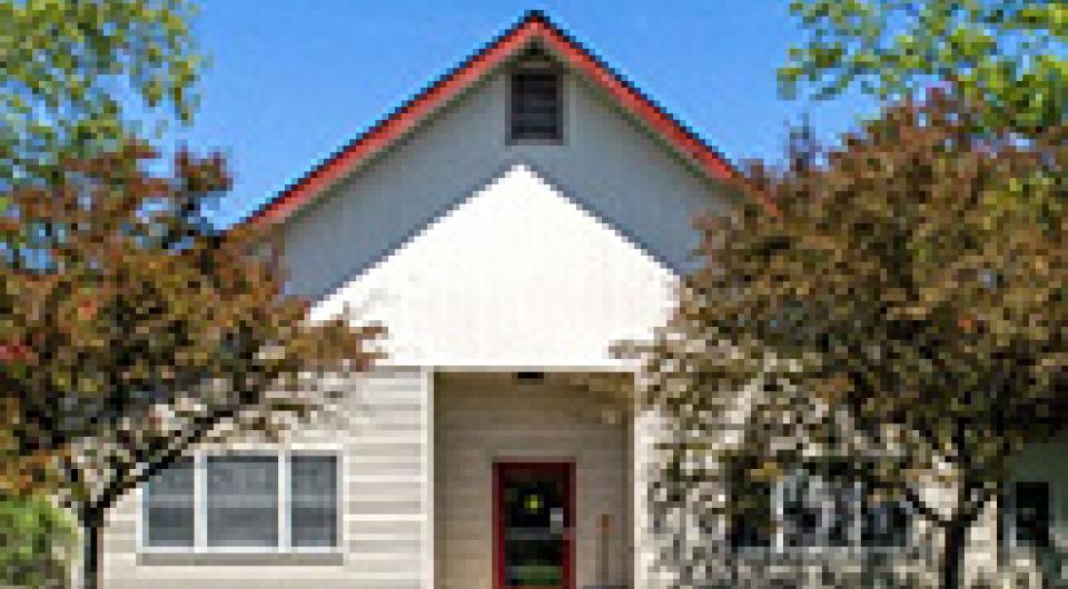 Front entry to the Smith House Health Center