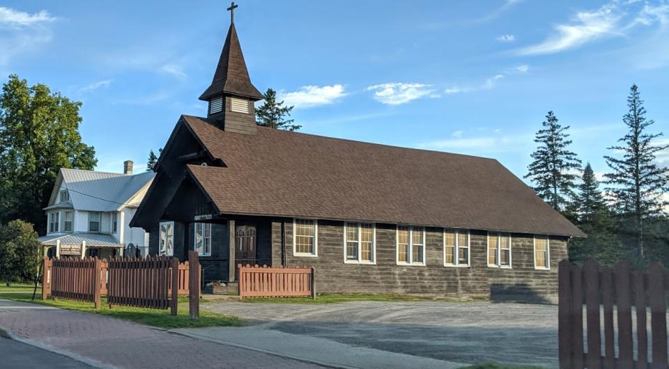 Exterior view of the log building housing Pilgrim Holiness Church in lake placid