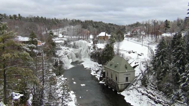 This famous view includes the pumphouse and Rainbow Falls.