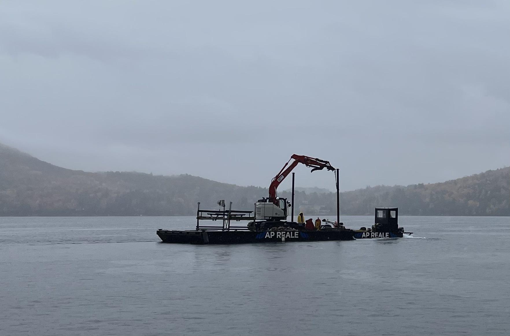 A floating crane for AP Reale