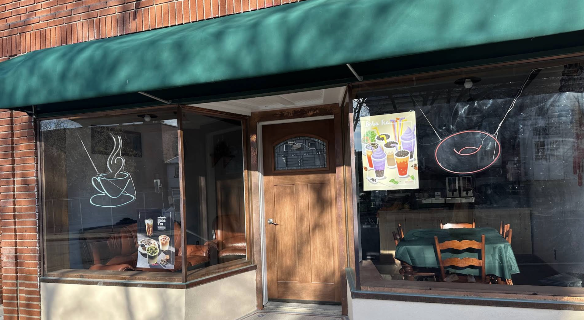 Front entrance of Ticonderoga Bagel & Coffee