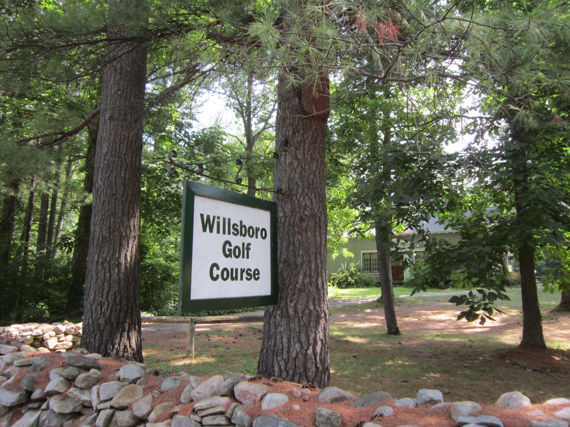 Entry sign for Willsboro Golf Course.