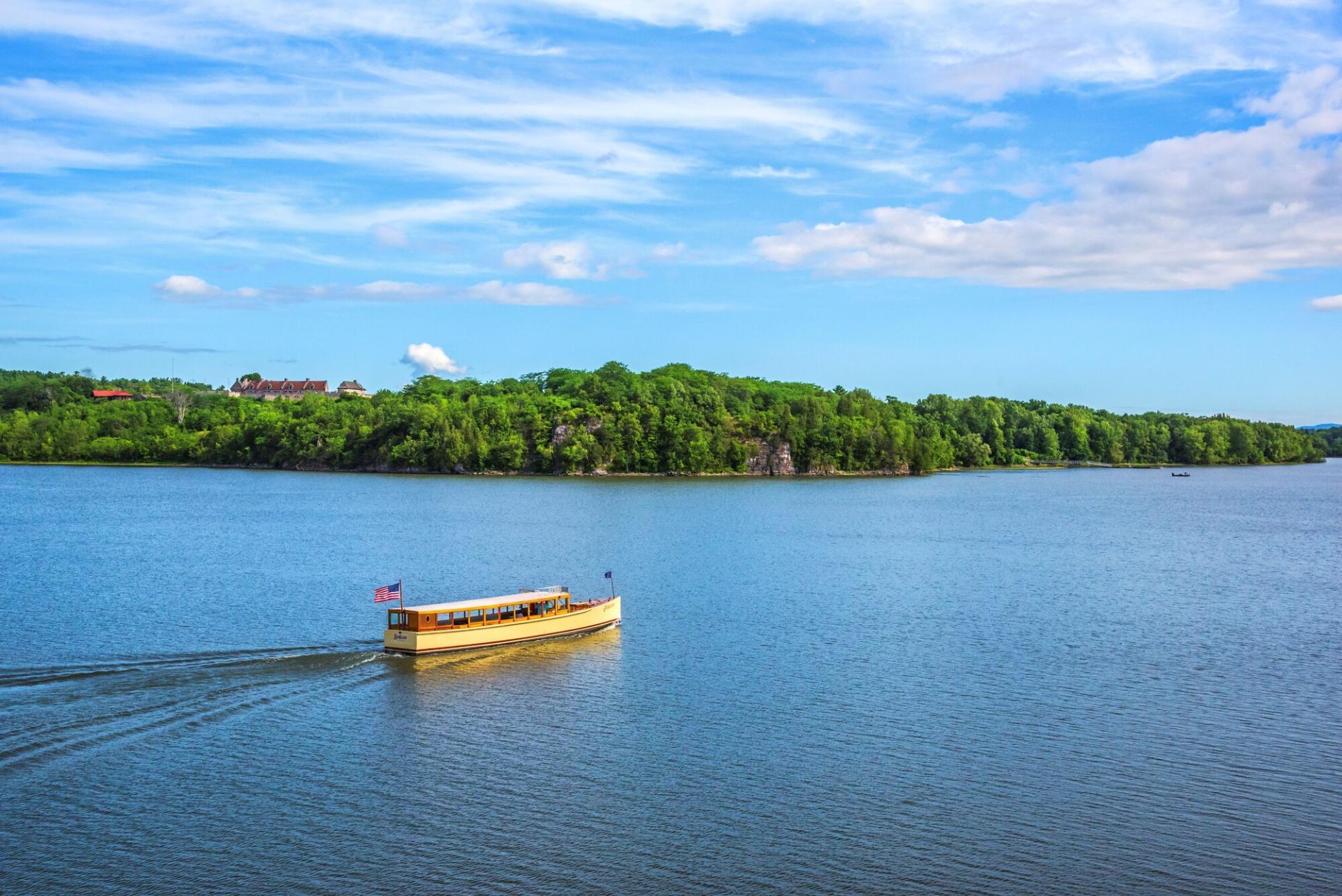 The Carillion drives away through Lake Champlain