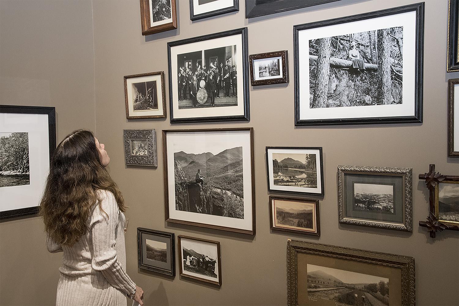Images with description cards hung on walls.
