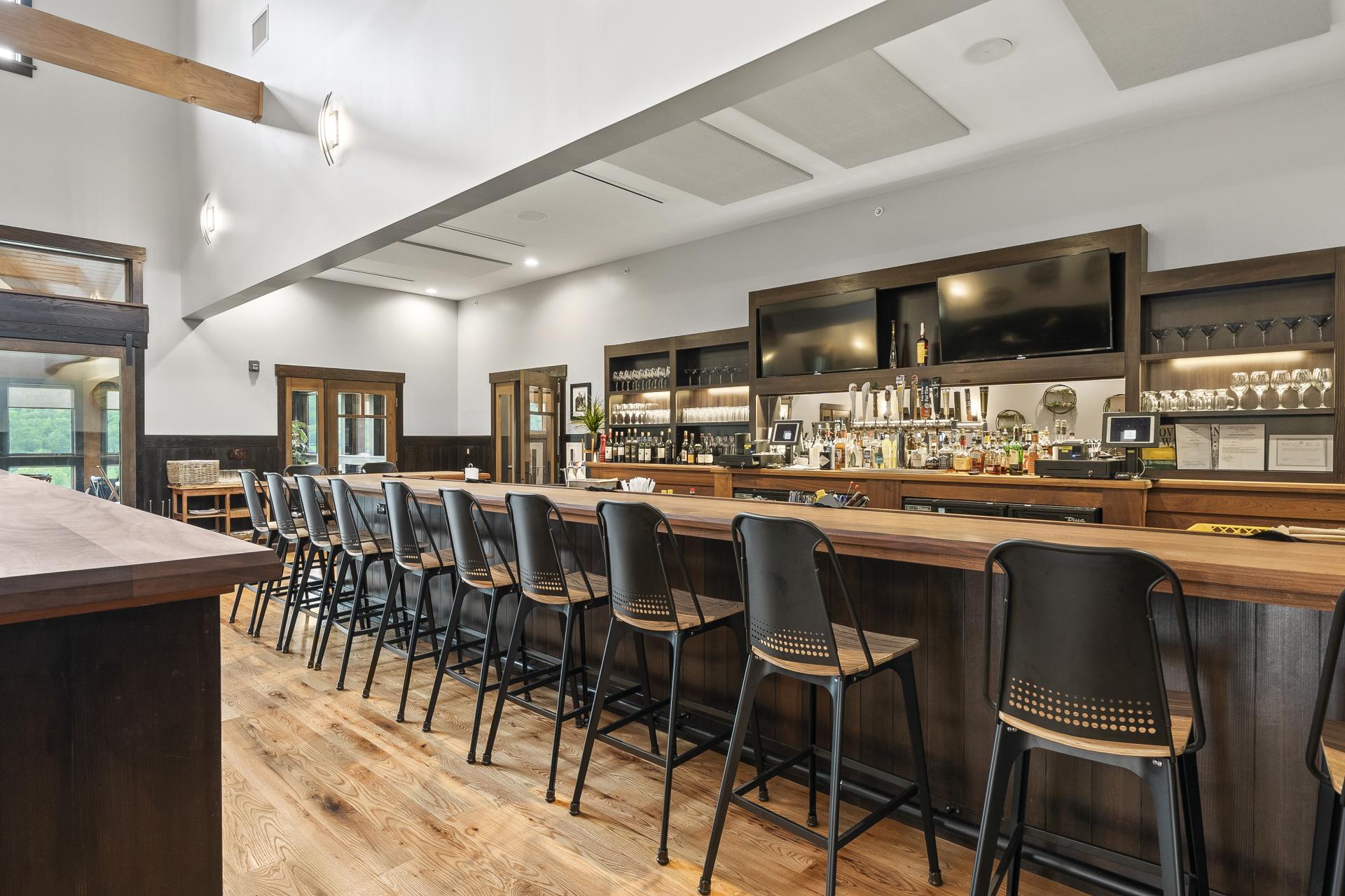 The bar area at Seymours Restaurant