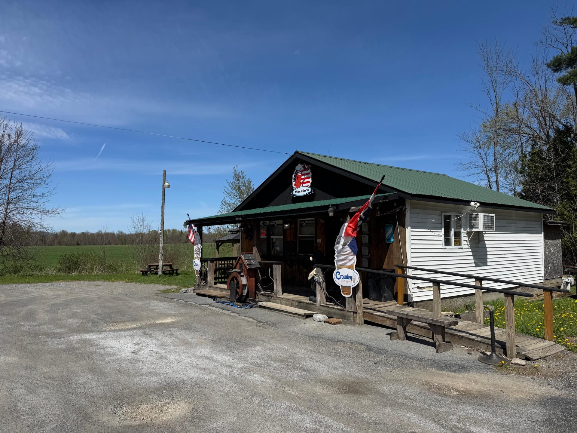 The exterior and parking lot of Suzie's